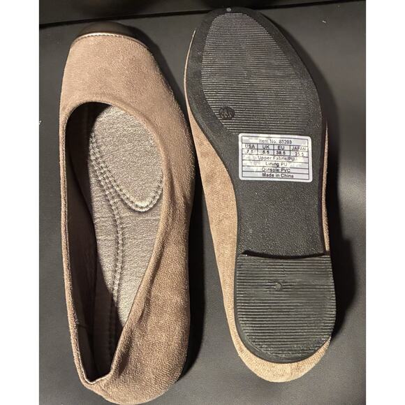 Taupe Faux Suede Slip On Ballet Flat Shoes Womens Sz 7.5 Professional Classic - Picture 4 of 4